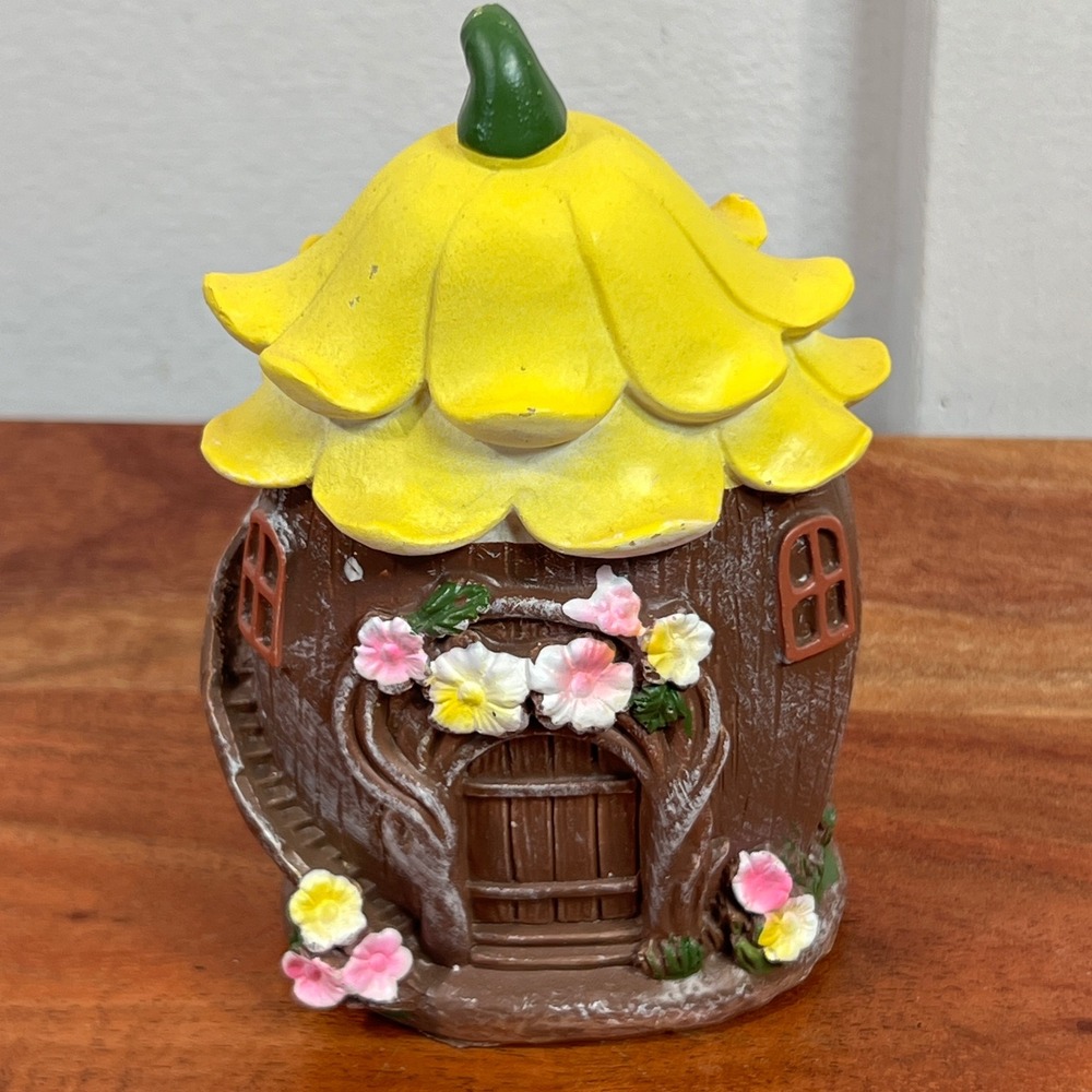 Fairy Garden Forest Figurine Yellow Flower Roof Tree House Miniature B-2